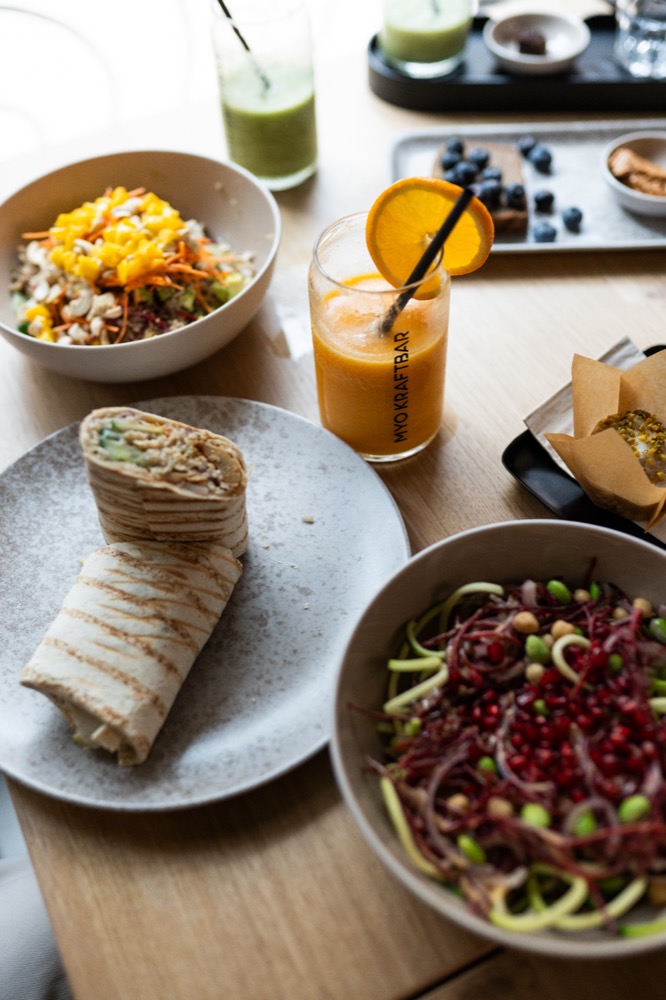 Gedeckter Lunch-Tisch der Myokraftbar